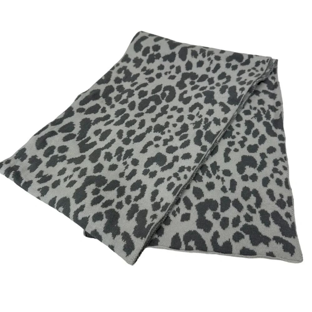 GAP Gray Silver Animal Print Wool Blend Scarf